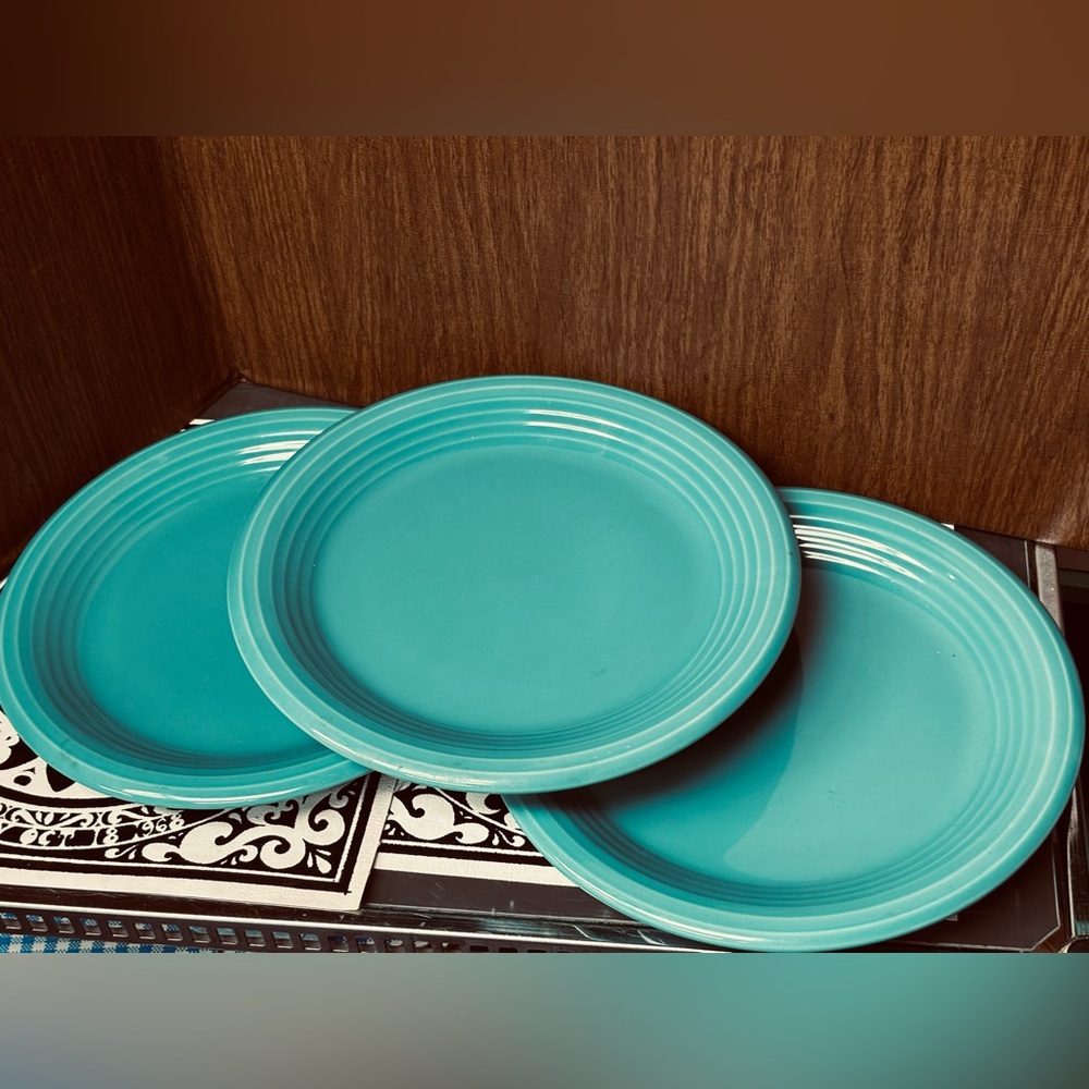 Set of 3 vintage Newcor Stoneware plates